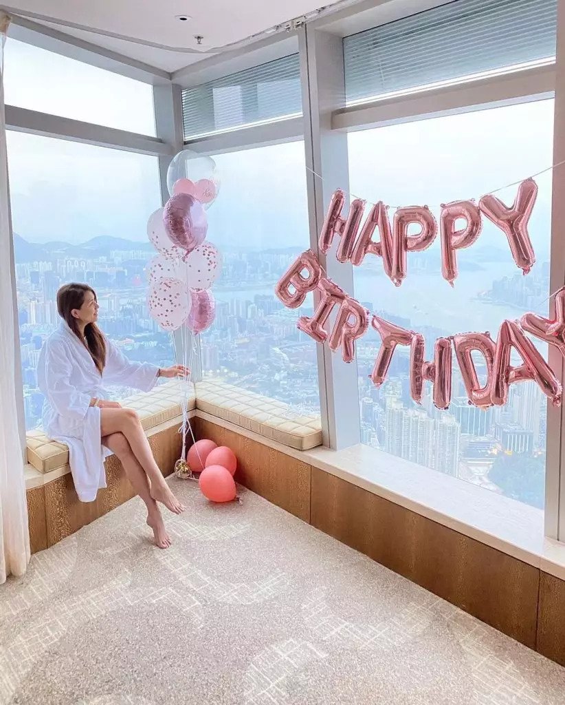 黃嘉樂私下是超級暖男，除了幫女友準備好護膚品、卸妝水之外，就連底褲、睡衣都有準備。