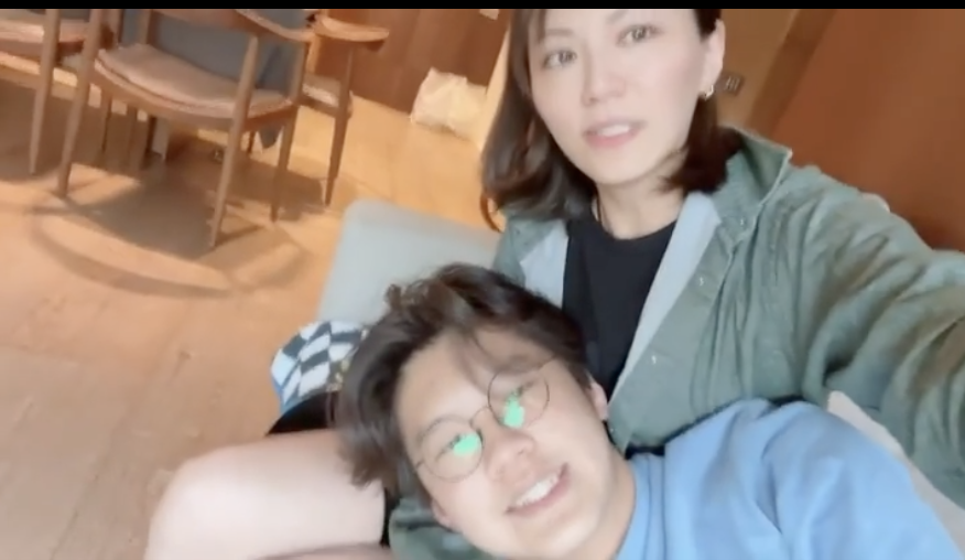 康子妮(Lily)與林熙合照