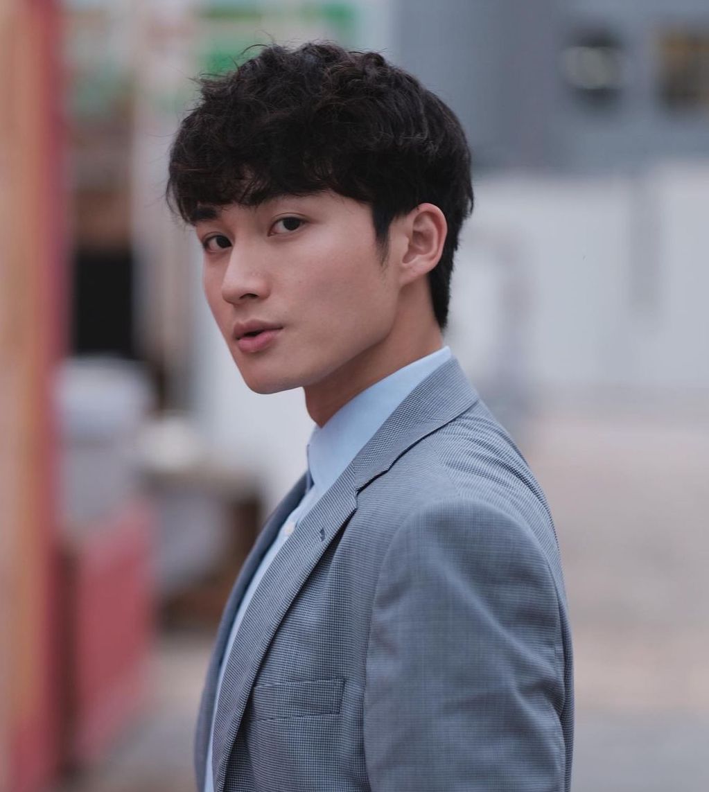 經歷兩年的演技磨練,周嘉洛成功跑出,獲得最佳男配角,被封為新一代演員。