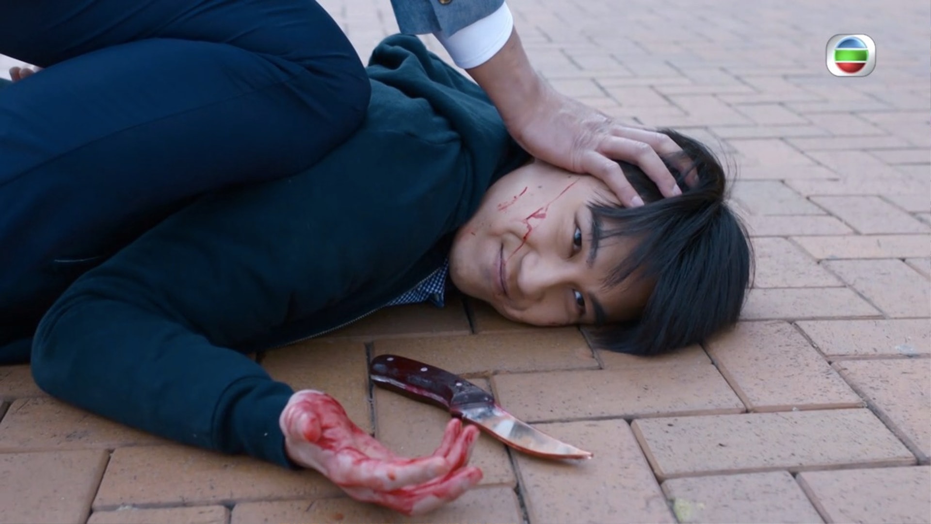 譚永浩遭制服時慢慢愈笑愈陰森的表情，不少網民表示睇到心寒。