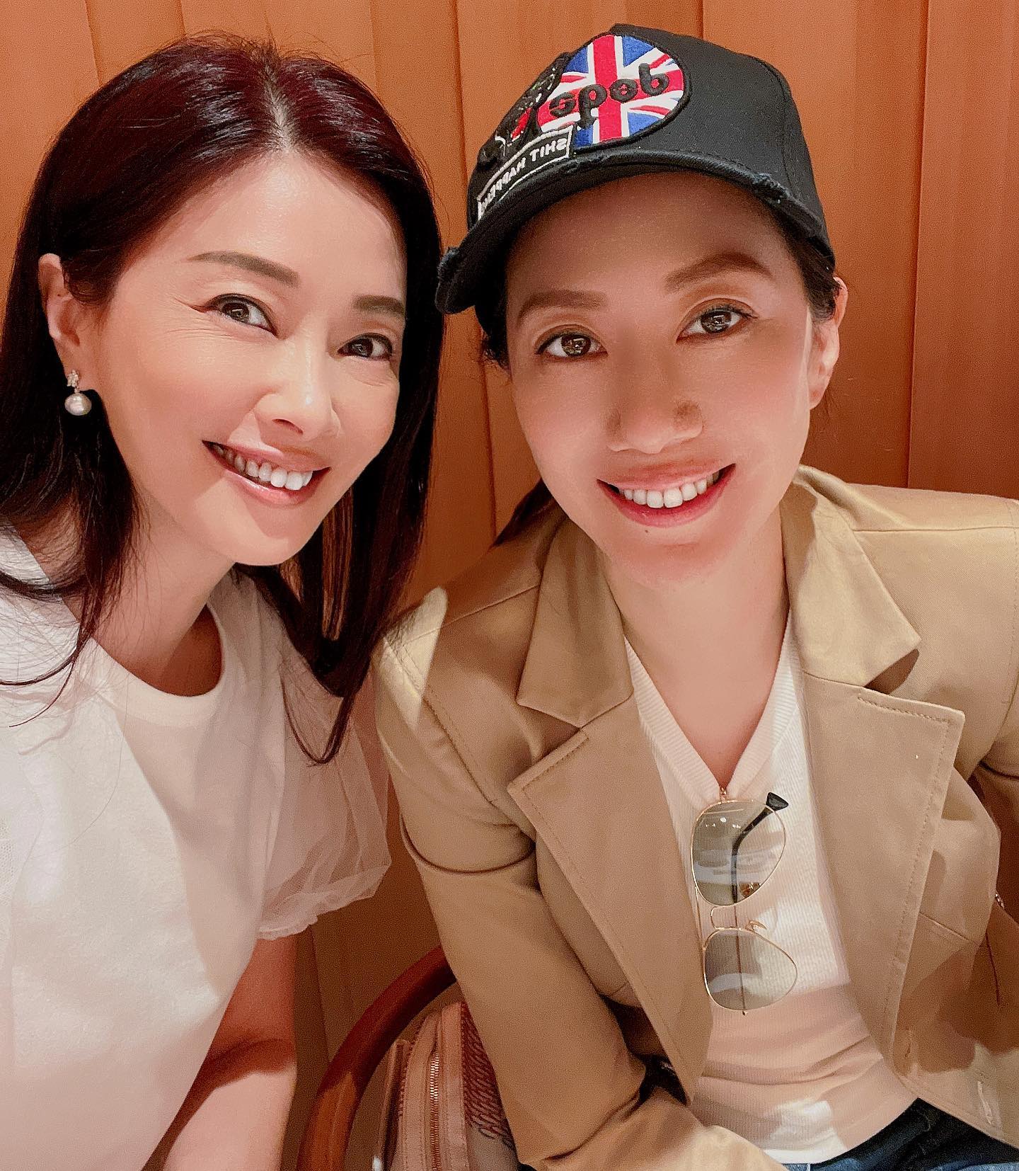 盧淑儀最近現身與好友汪詩詩聚會，現年48歲的她臉上完全沒有歲月的痕跡。