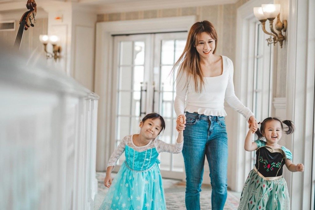 張嘉兒曾在懷孕期間患上多囊卵巢症，一度險流產，幸好最終平安誕下囡囡。