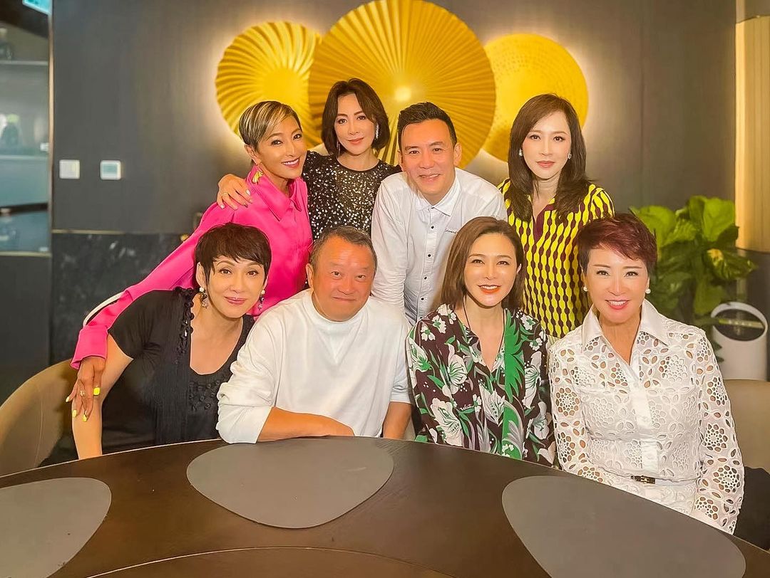 關之琳與劉嘉玲上月與曾志偉、余安安及上山詩鈉等好友飯聚