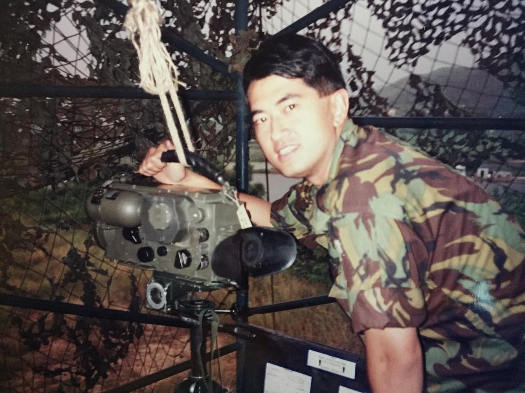 鄧梓峰後生時候眉清目秀