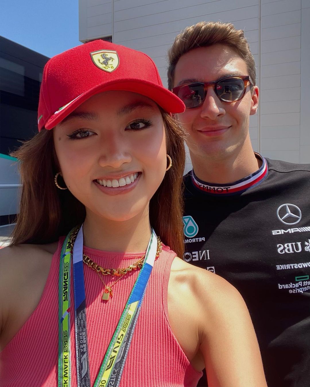 Ella已經曬出一身古銅色肌膚