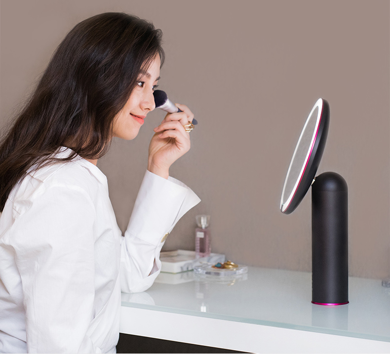 補妝比化妝難，不少女生補妝時經常犯了錯誤，導致妝容一塊塊或厚粉！