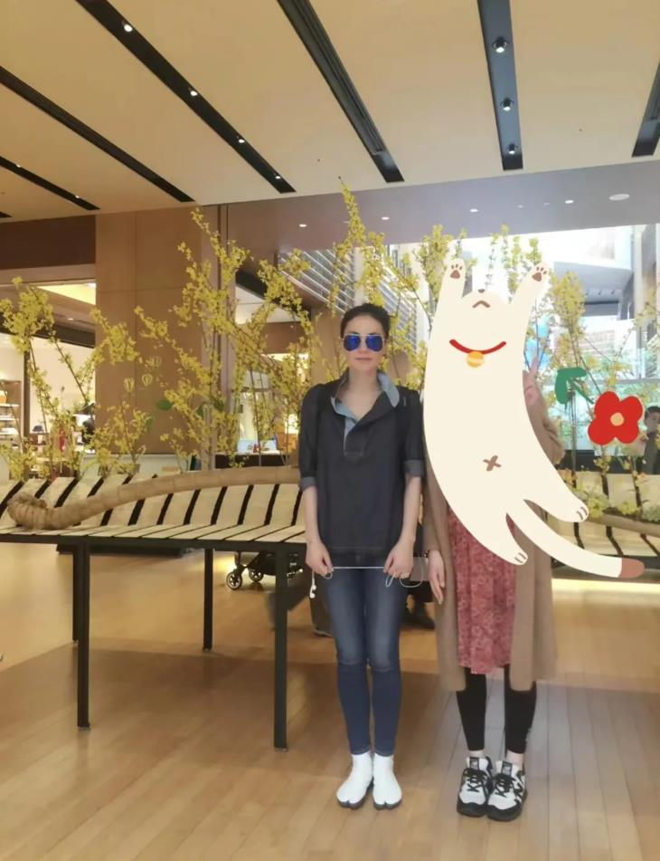 王菲街上被偶遇打扮樸素難掩天后氣質