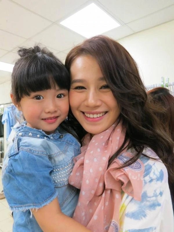 後來Celine以超高人氣先後參演了《愛我請留言》、《陪著你走》等作品