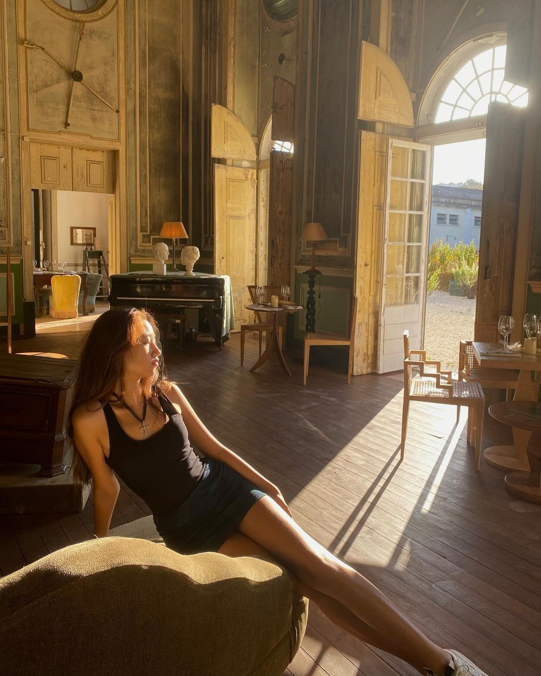 影帝任達華與名模太太琦琦的愛女任晴佳(Ella)遺傳父母的優良基因