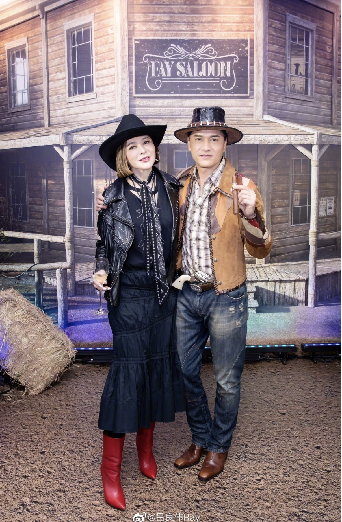 呂良偉與關之琳合照