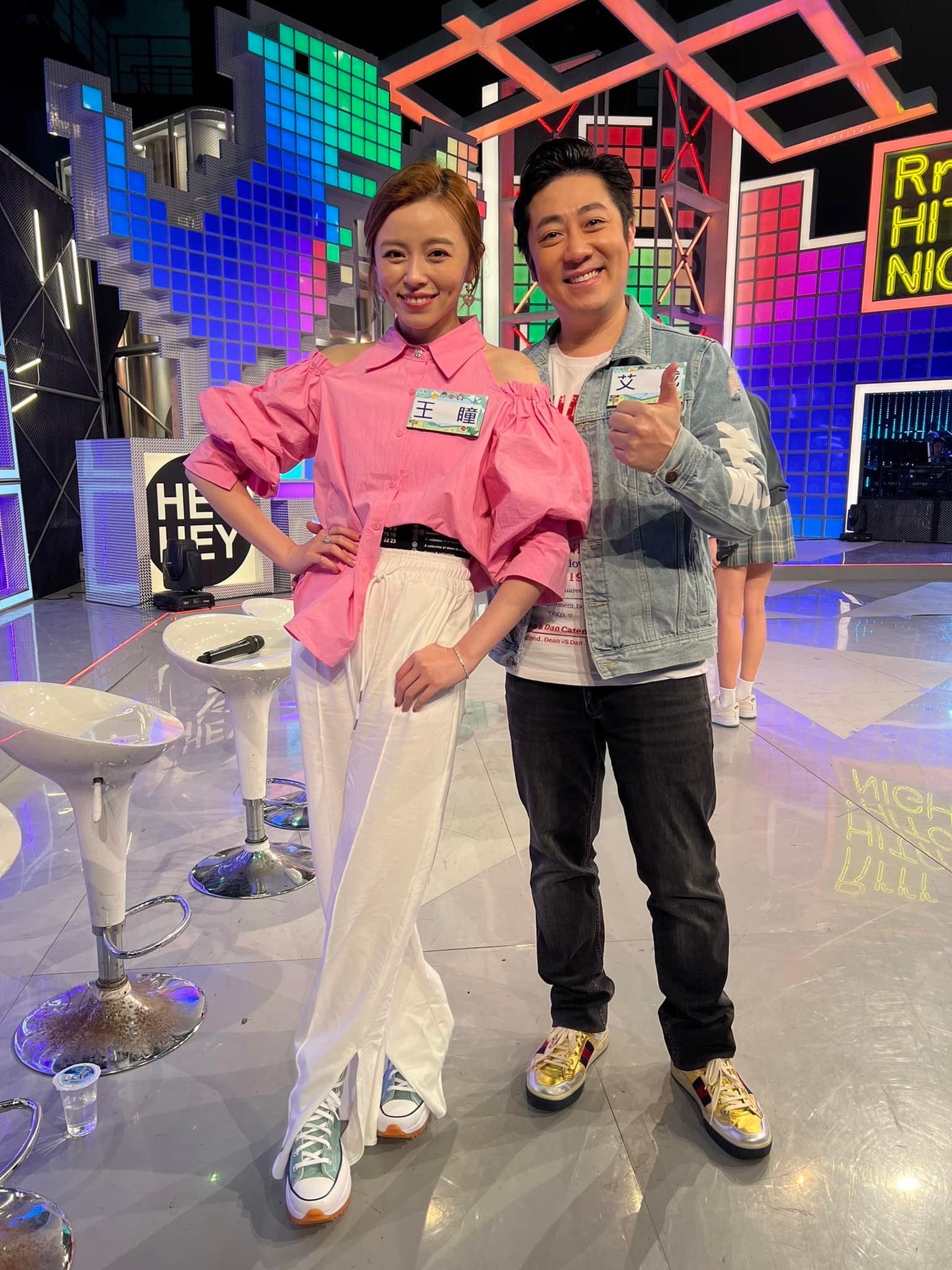 艾成與王瞳因主持《新兵進行曲》而結緣並相戀。