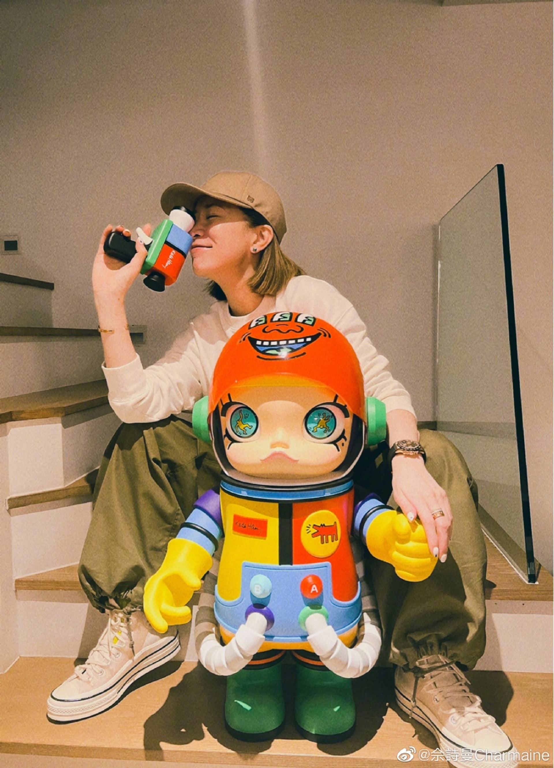 佘詩曼經常在樓梯口打卡。