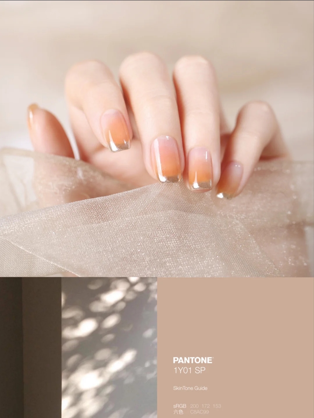 視覺上更能拉長手指比例,顯得纖長又白皙。