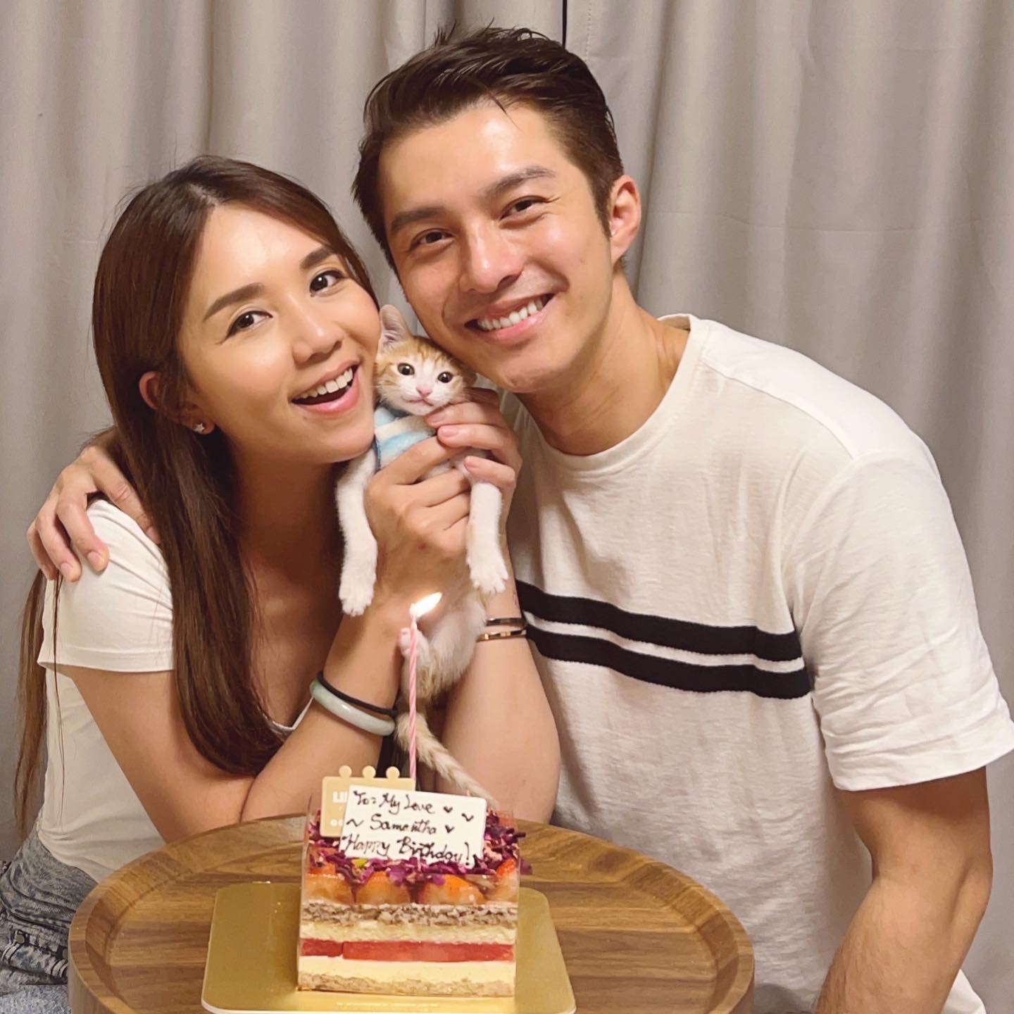 當提到Samantha時，黃嘉樂露出微笑。