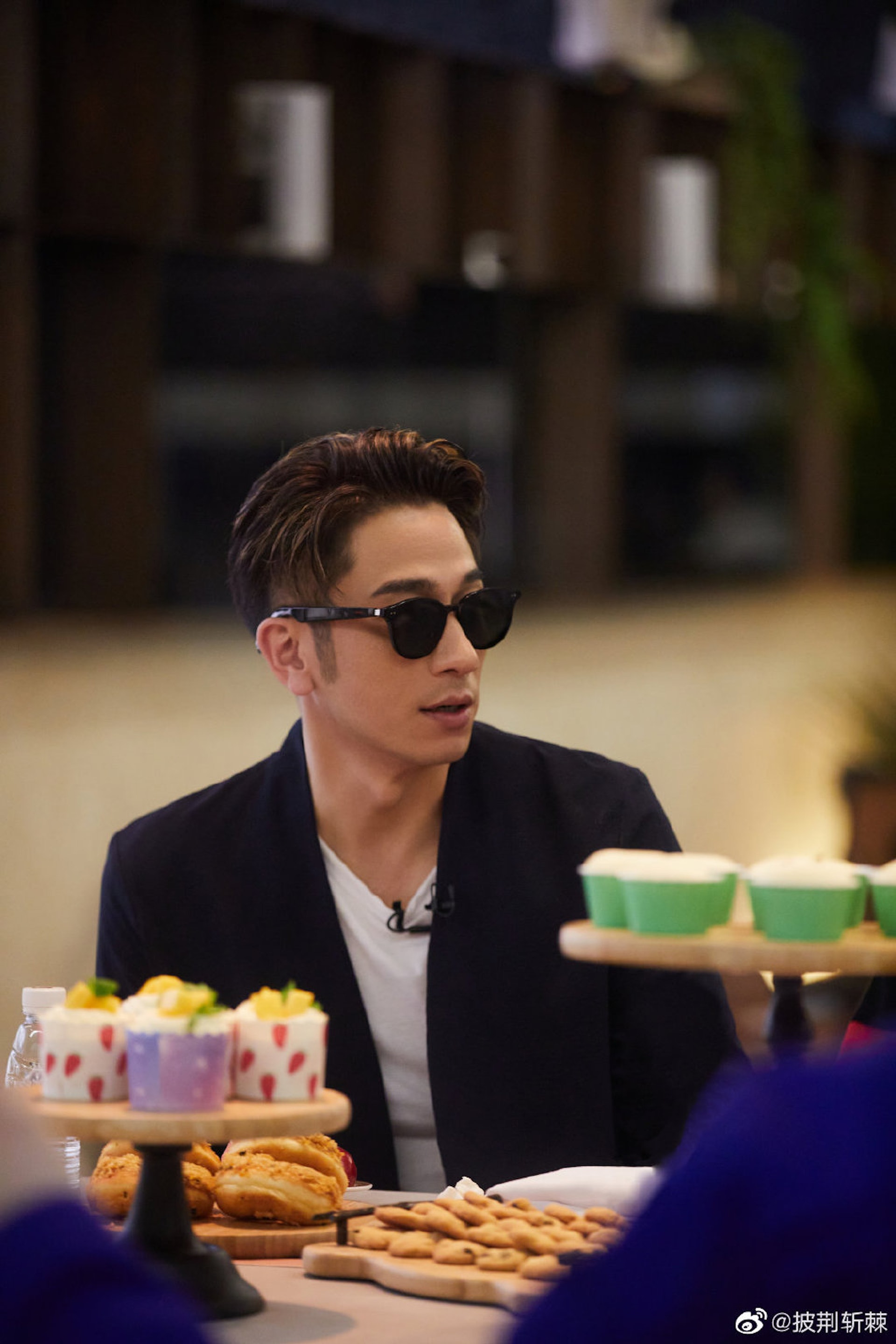 吳卓羲在內地節目《披荊斬棘》中佩戴一副「智能黑超」意外掀起熱潮,更帶挈產品一夜間成為熱賣品。