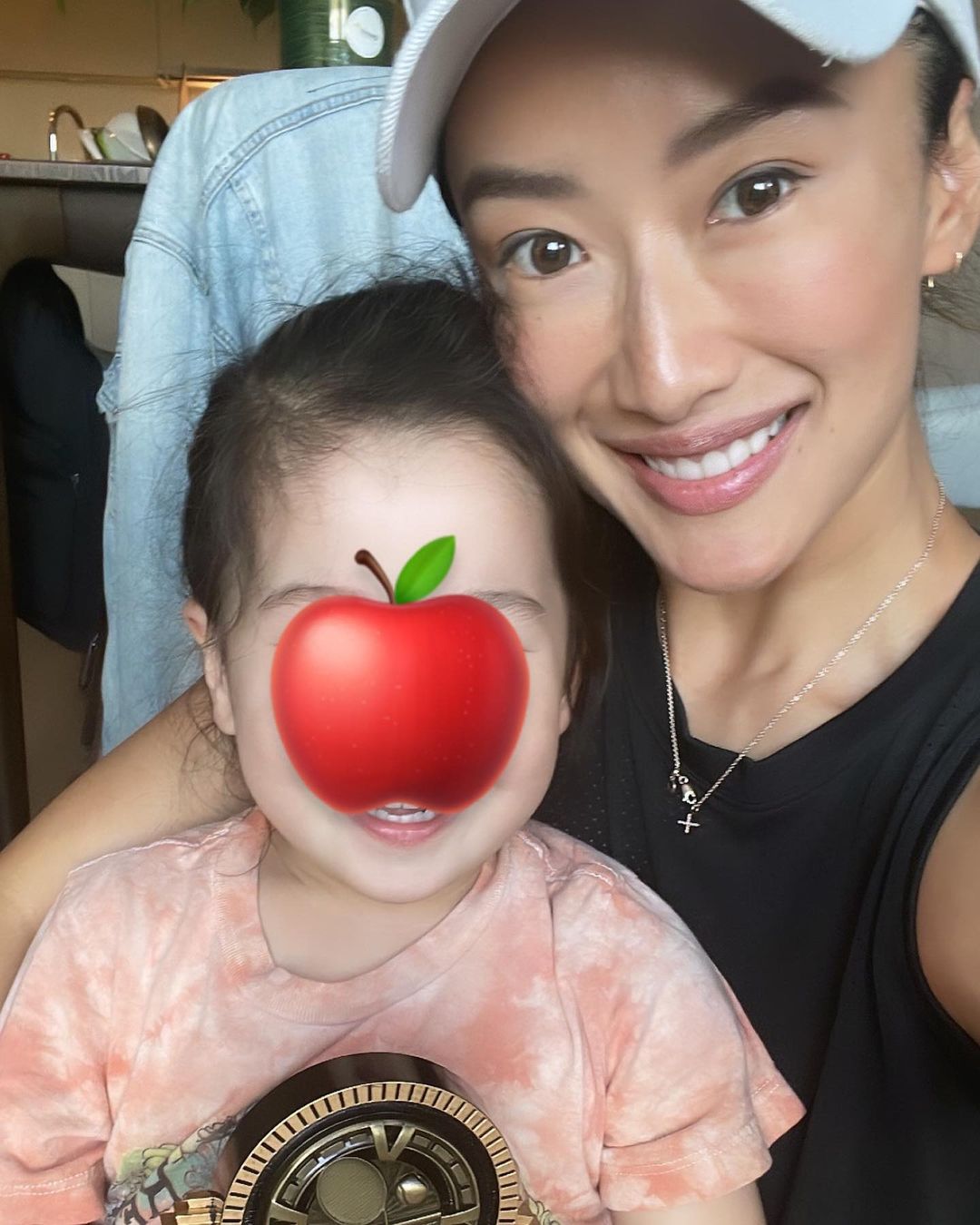 謝婷婷3年前秘密產女無預警成為人母