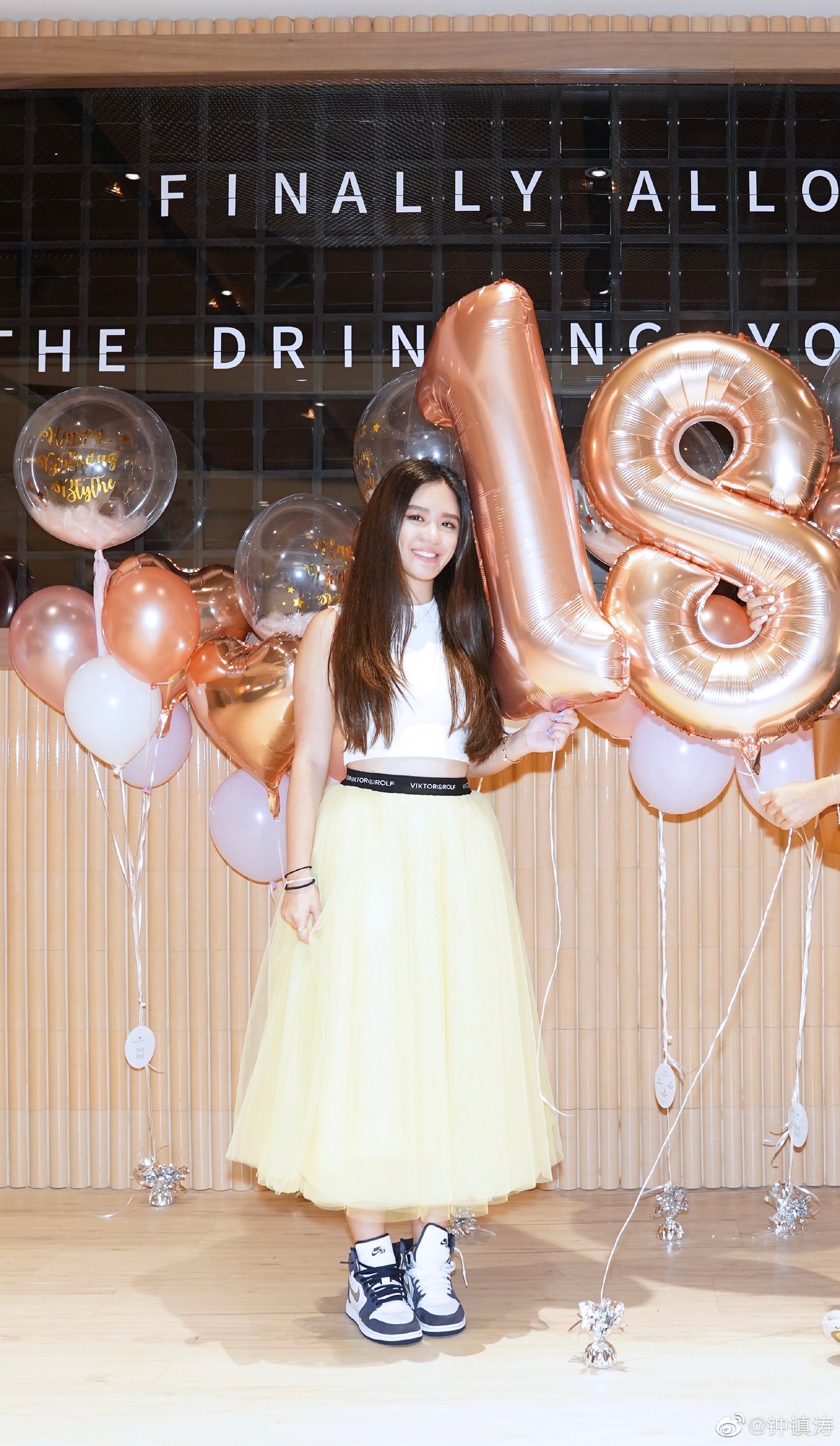 鍾懿高顏值讓網民驚艷