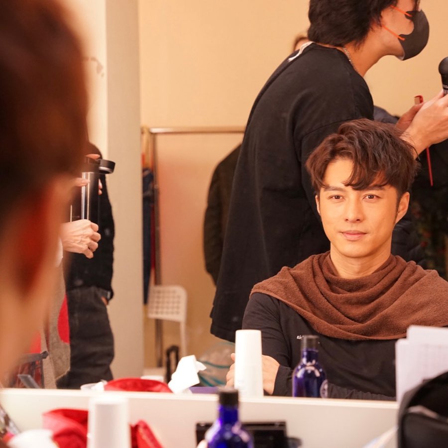 任職電訊公司被推薦入讀藝訓班