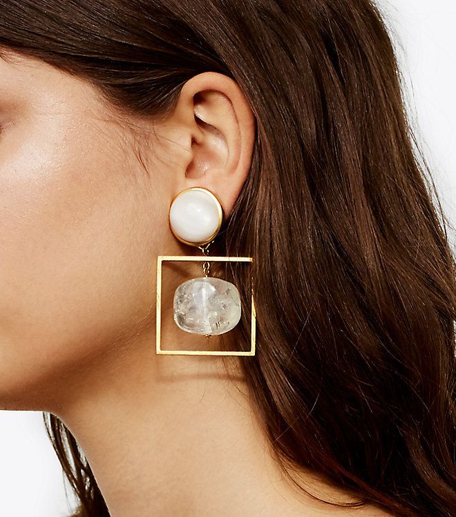 鵝蛋臉的女生選擇耳環的自由度較大。