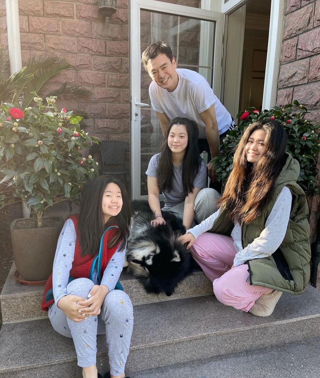 范姜對繼子女視如己出