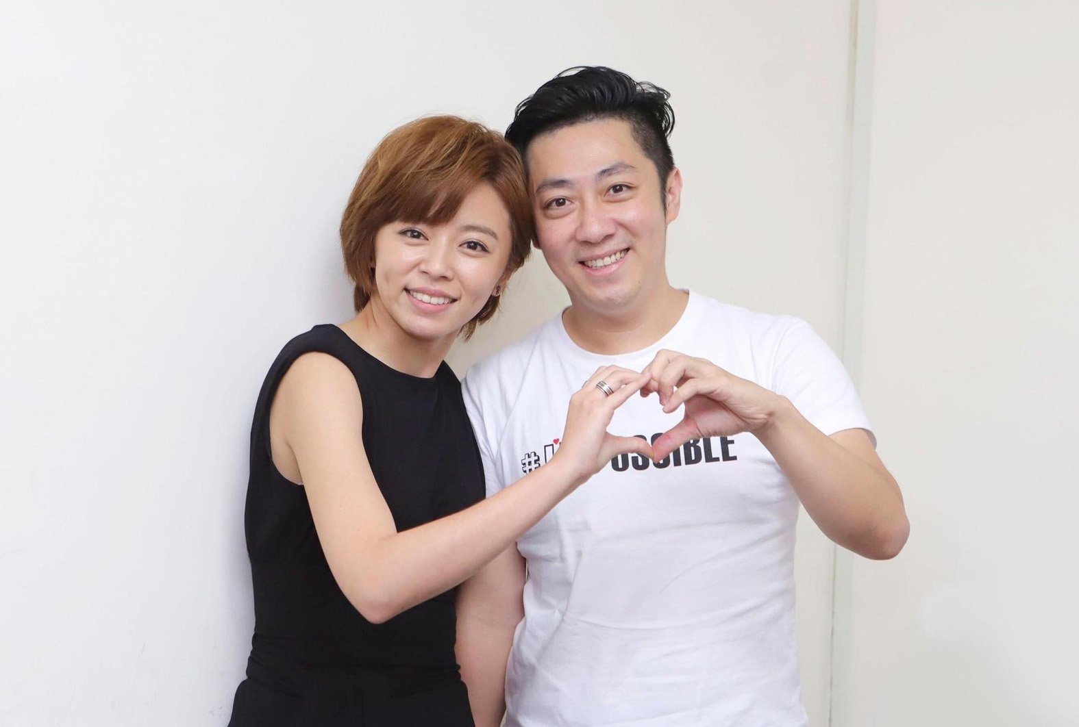 王瞳曾直播哭訴與艾成的婚姻「跟一個機器人結婚」。