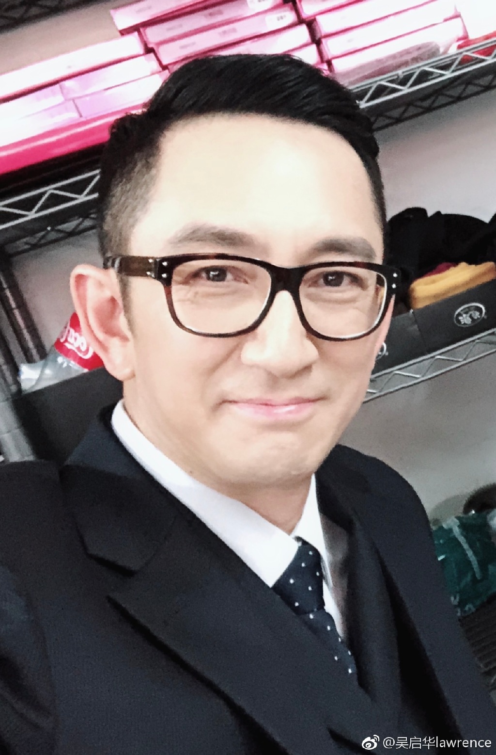 吳啟華近年的事業發展越來越好，他已經正式定居內地，與朋友合作投資開製作公司，將事業愈做愈大。