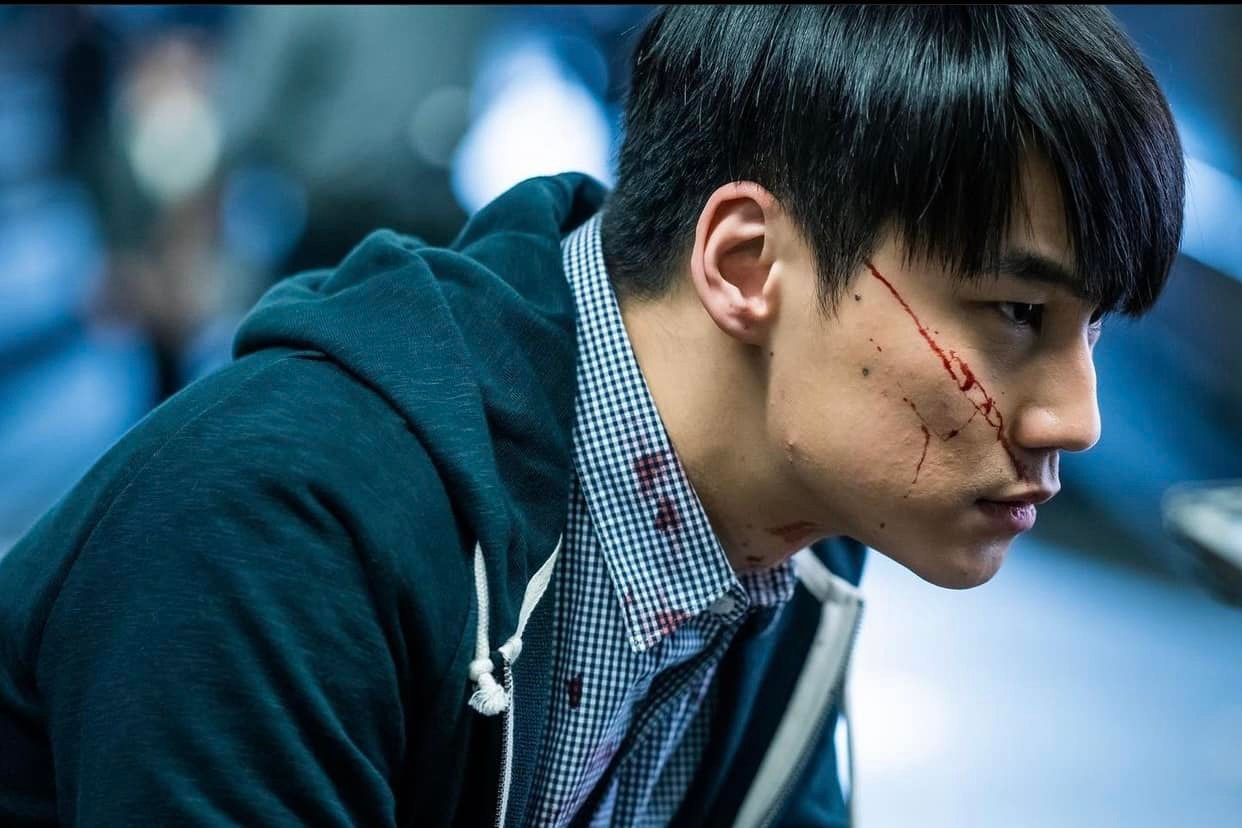 譚永浩在《白色強人II》中無差別斬人。