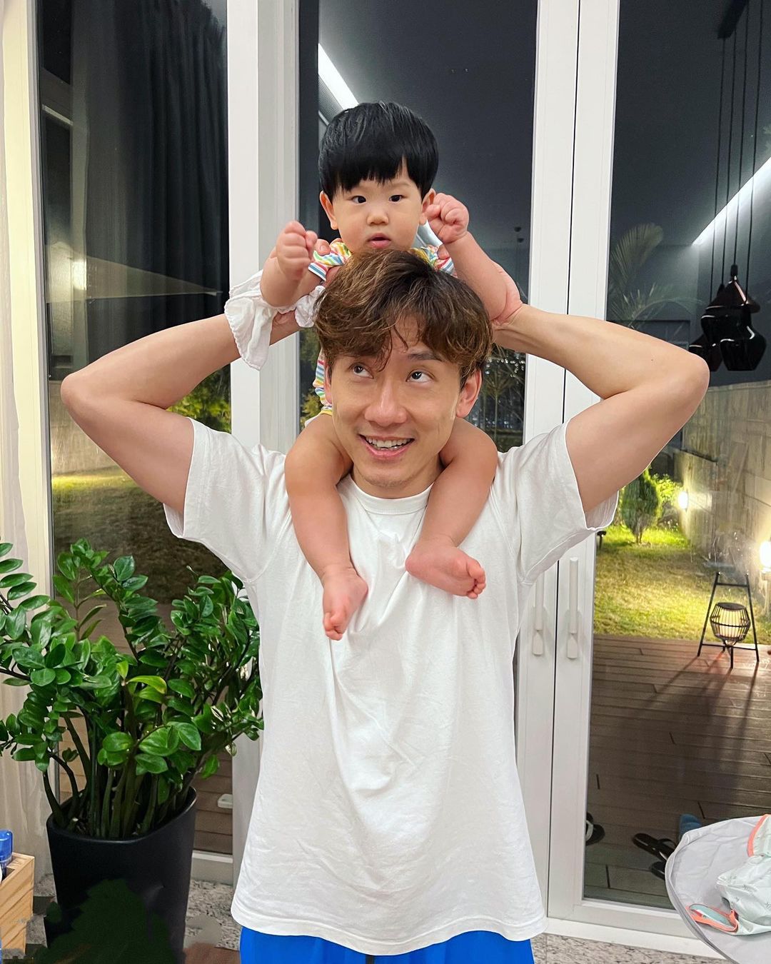 去年誕下囝囝Preemo一家三口幸福美滿