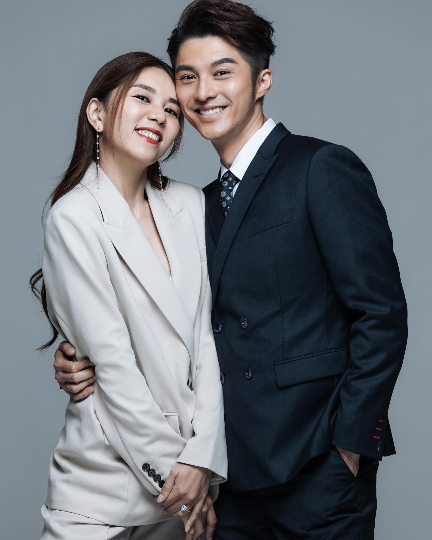 拍拖初期，黃嘉樂帶Samantha大方出席林子善、鄭嘉穎的婚禮，以公開彼此的關係。