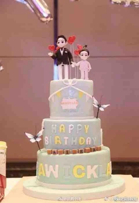 劉愷威曾在囡囡的生日蛋糕上疑似暗諷楊冪的行為。