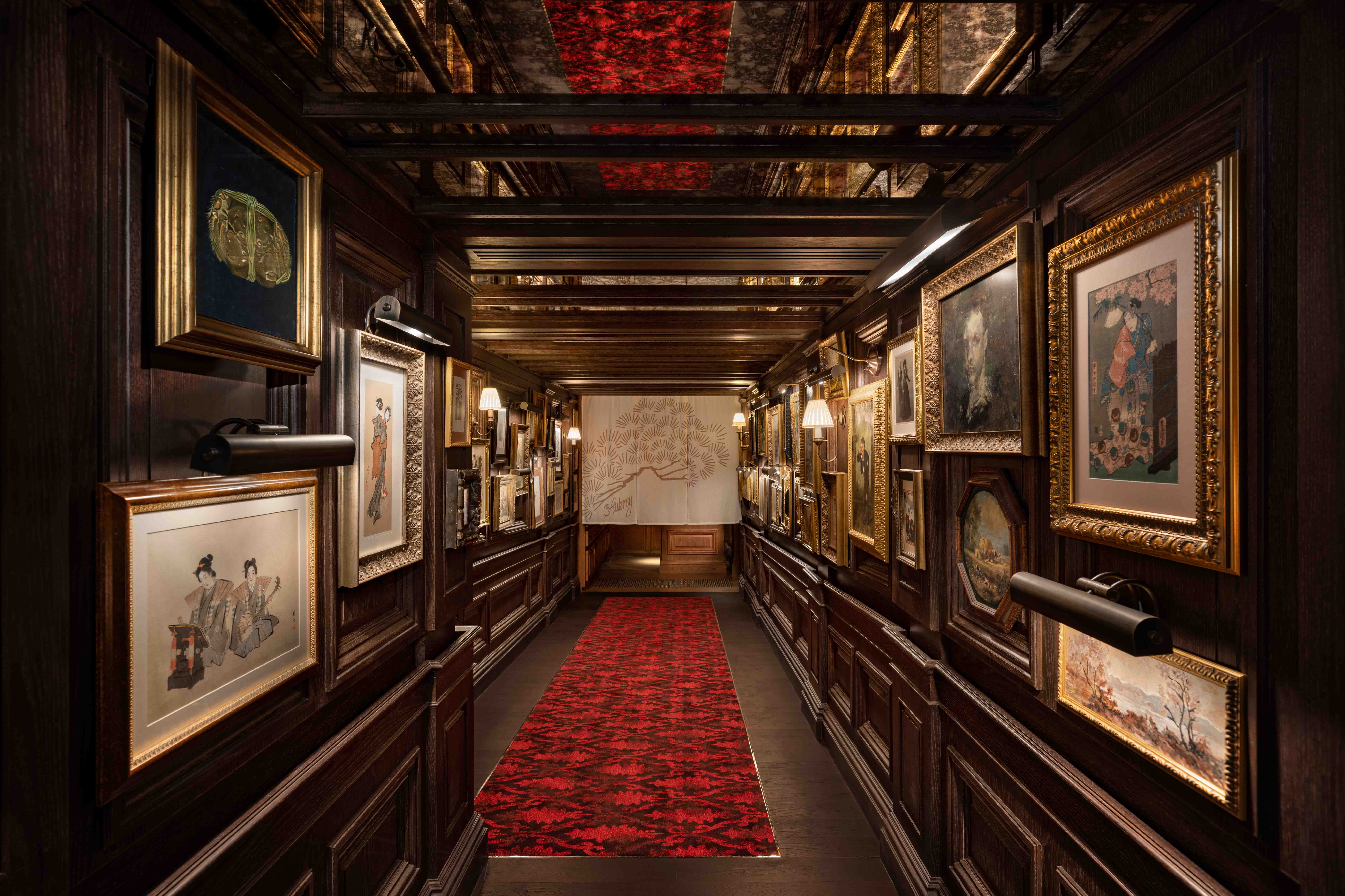 位於文華東方酒店的日式居酒屋The Aubrey裝潢非常華麗