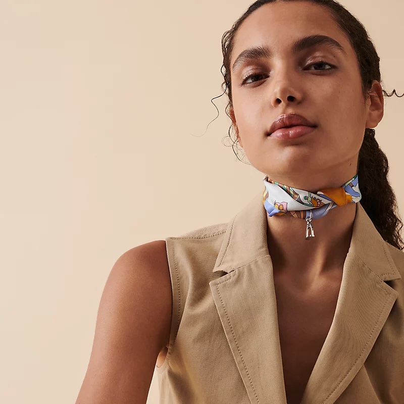 為簡單樸素的服裝提升精緻感