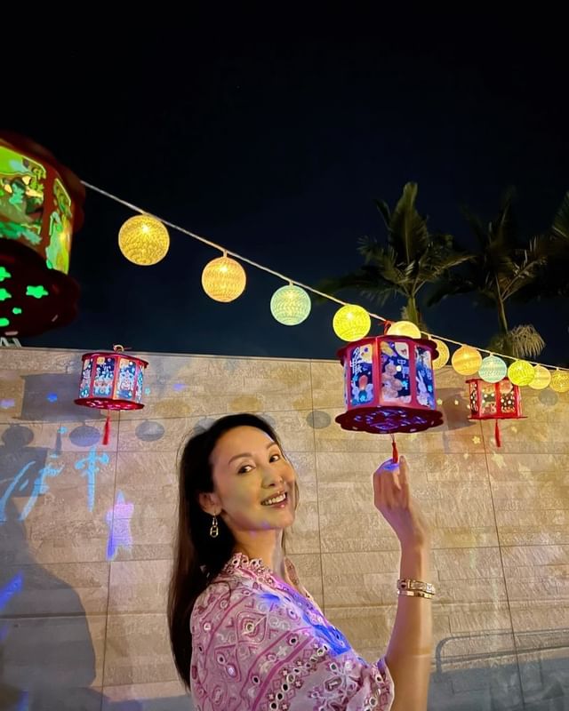 郭可盈與家人一起慶祝中秋節。