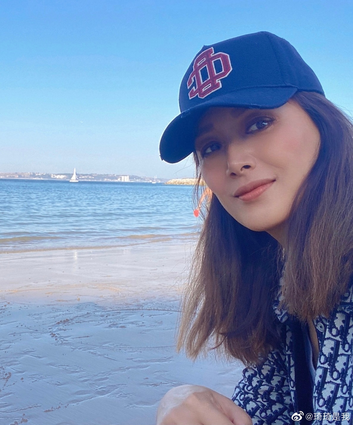 琦琦1967年在上海出世，13歲跟隨父母移民奧地利維也納