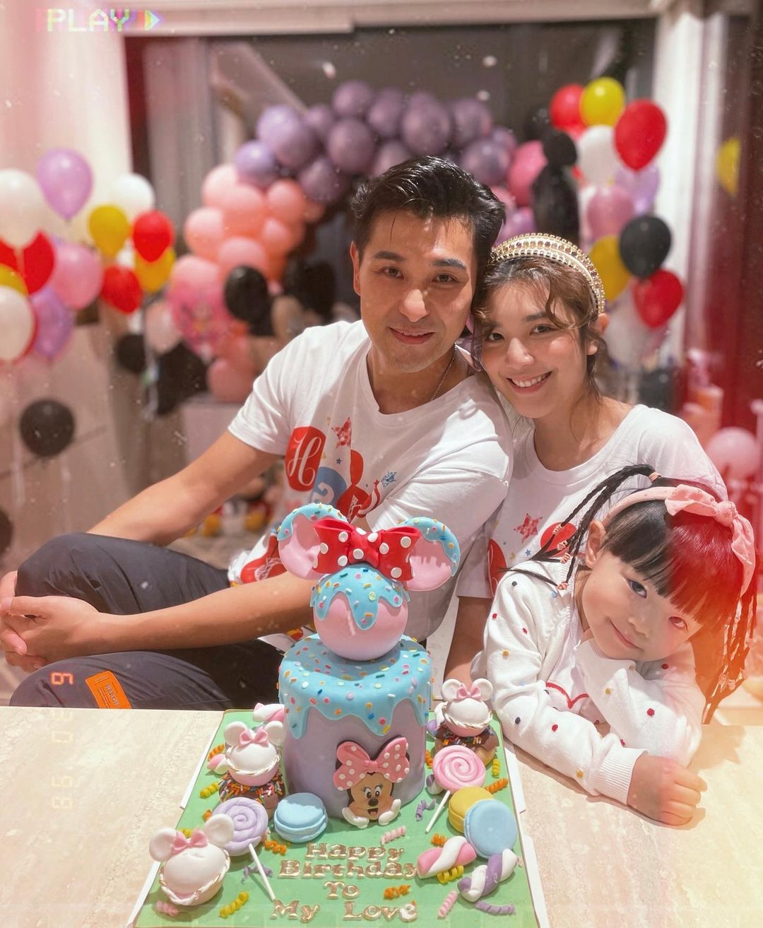 一家三口好幸福