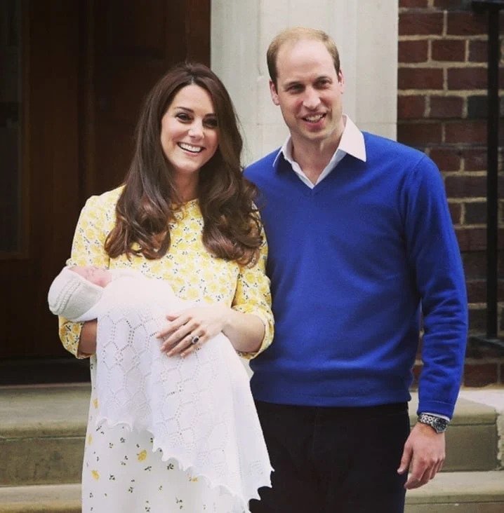 威廉王子在迎接剛出生的喬治小王子時戴上戴安娜王妃生前送的生日禮物。