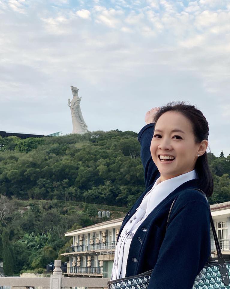 曾寶儀其實是台大的高材生