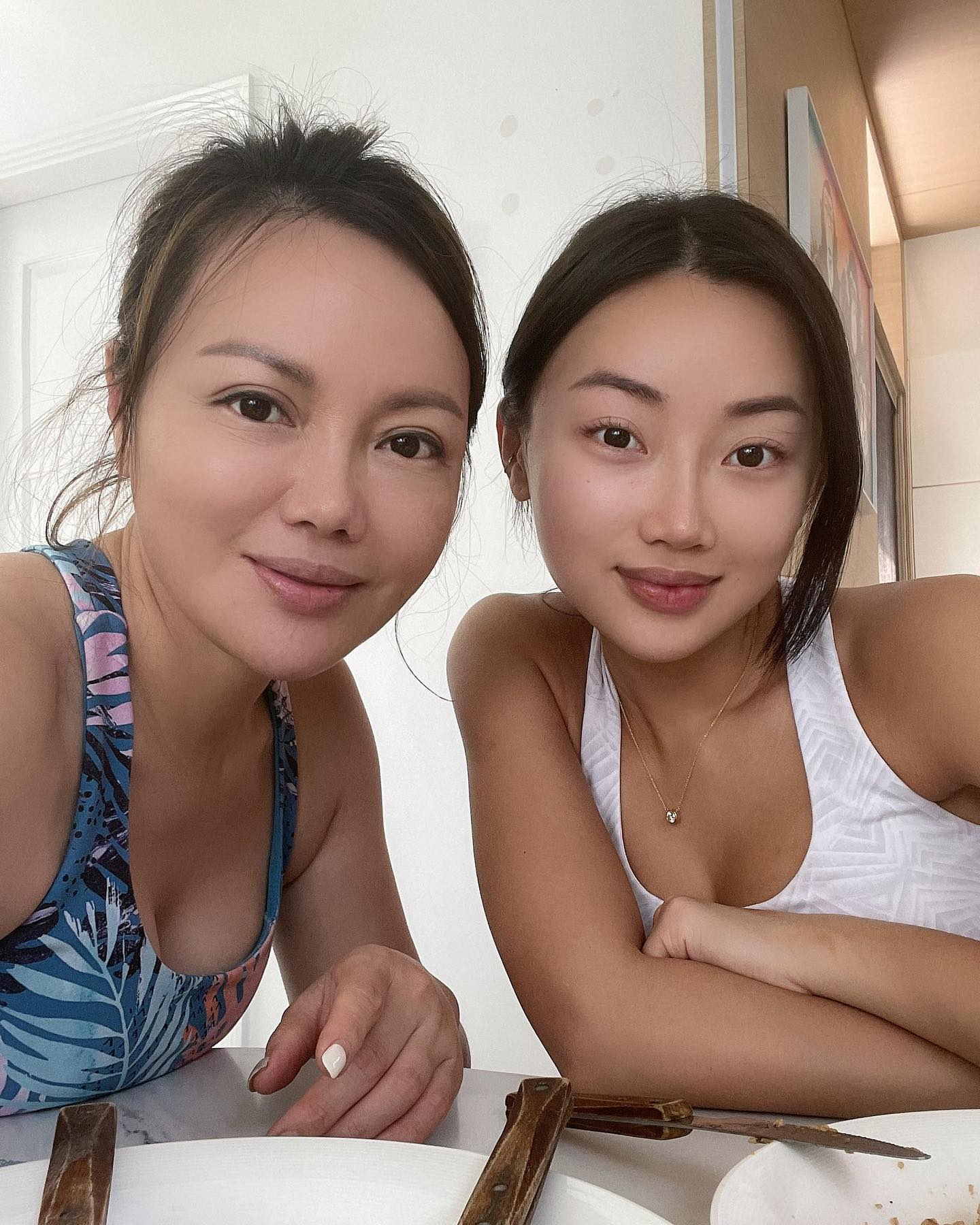 陳瑞菱不時同媽媽一齊做運動。