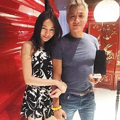林鈺洧參加選美時曾經問過爸爸林俊賢的意見,怎知對方的反應竟然「唔好玩啦!」