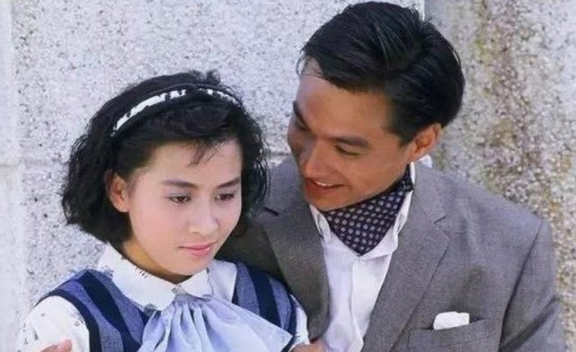 林俊賢曾經與劉嘉玲有過一段情，更是劉嘉玲的初戀情人。