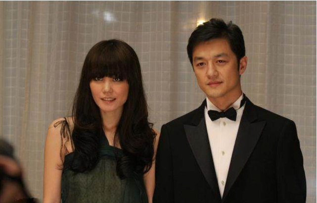 網上有傳王菲與李亞鵬離婚與金錢有關?