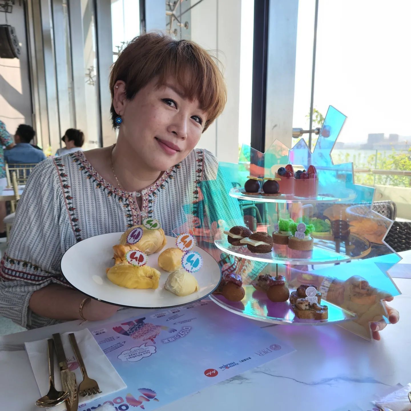 劉曉彤為人較男仔頭、性格豪爽。