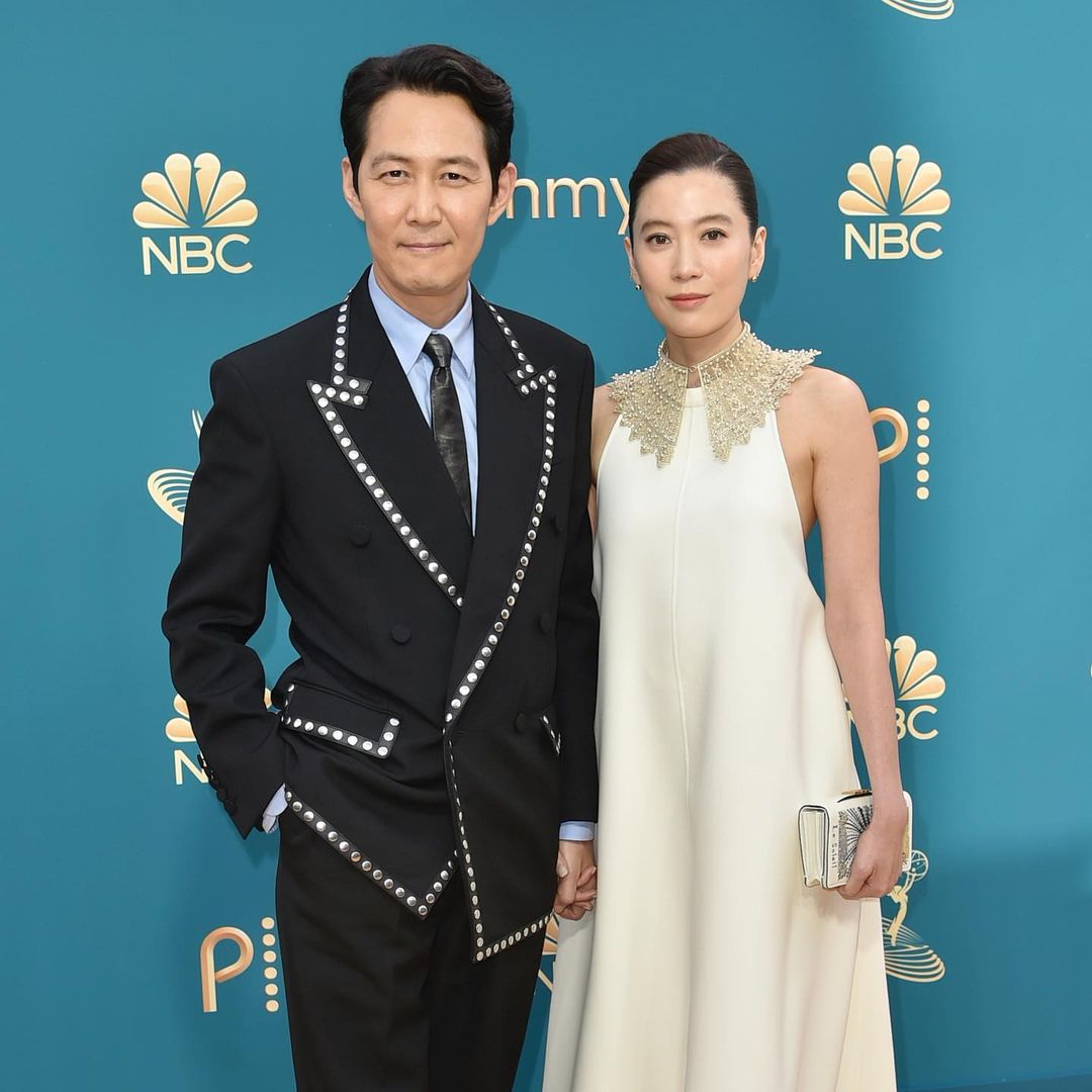 《魷魚遊戲》李政宰與女友林世玲十指緊扣出席