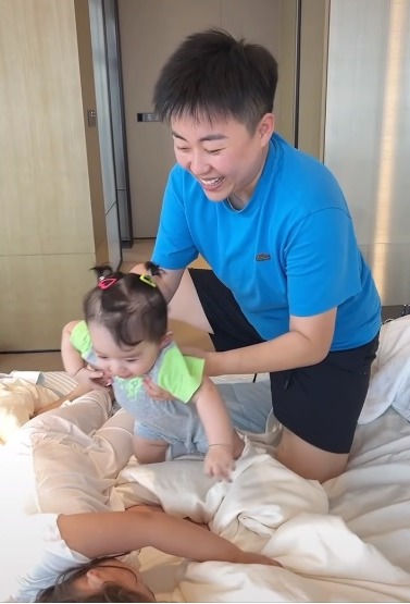 葉海洋堅持親自照顧女兒。