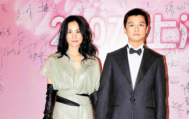 有指王菲當年主動向李亞鵬提出離婚。