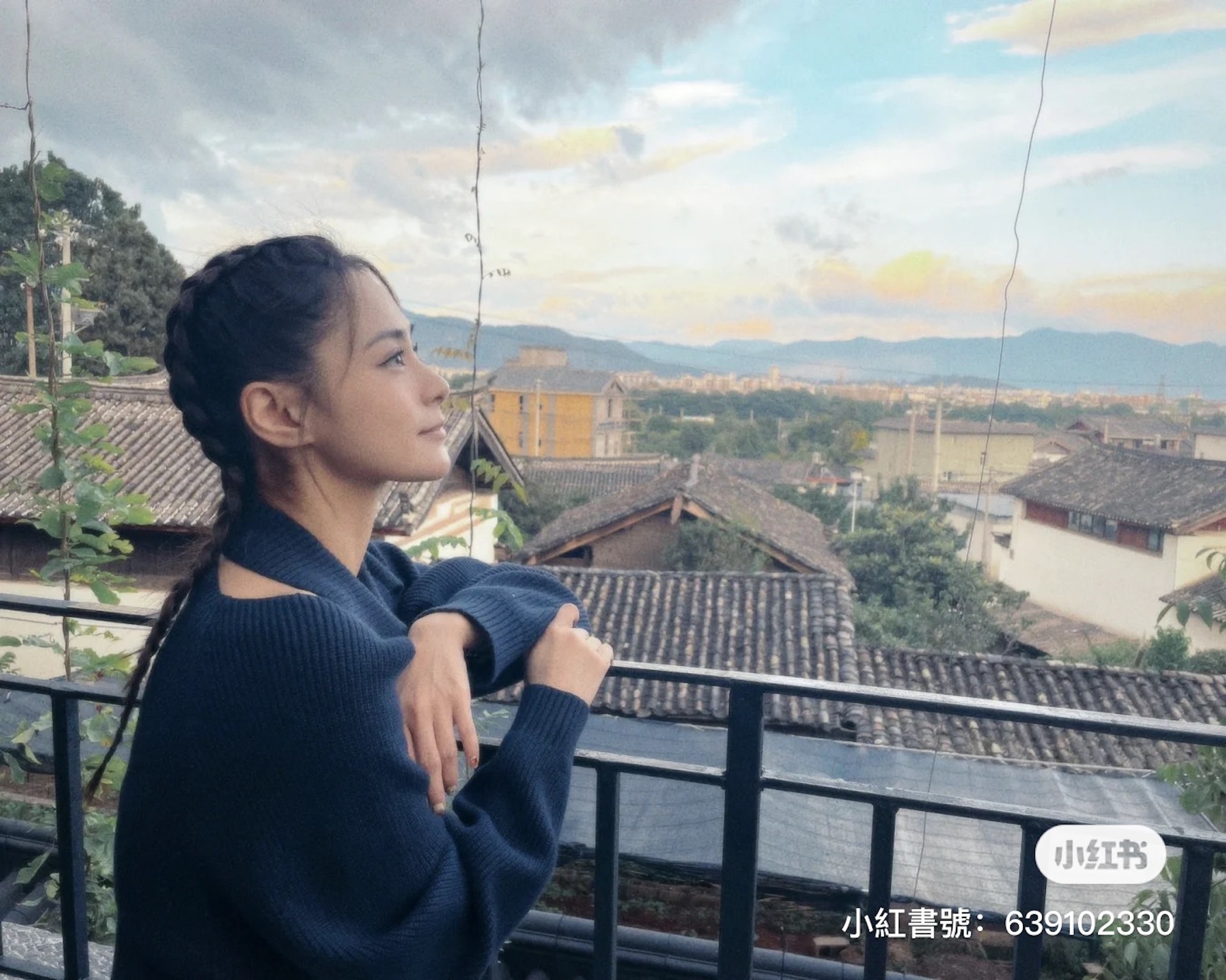 阿嬌側身眺望遠方,臉部輪廓和下顎線都比一個月前更加明顯,明顯能看得出她的雙下巴完全消失。