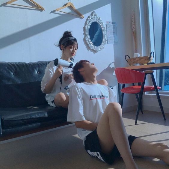 只要兩個人的三觀門當戶對，就算外在條件不是門當戶對，也一樣可以跨越一切的差異而走在一起。