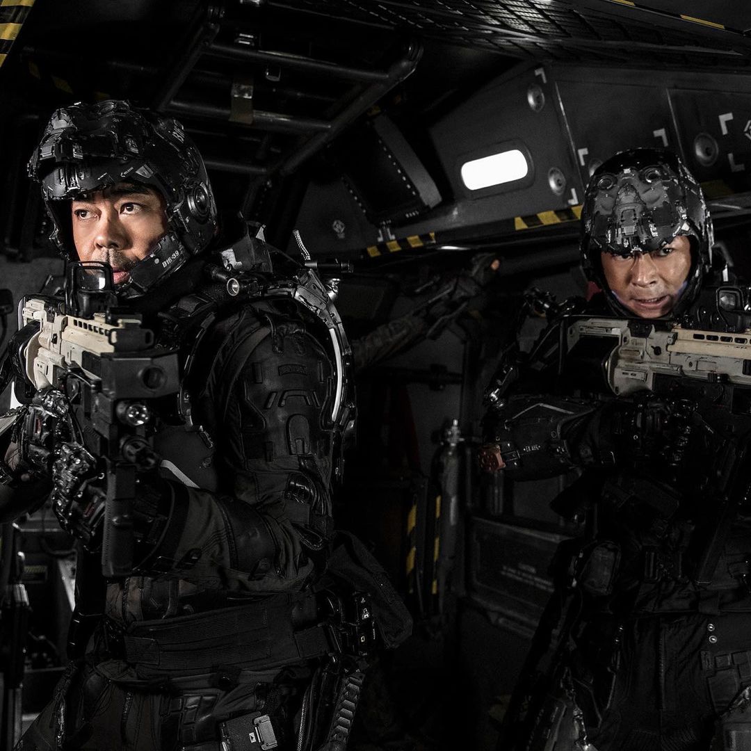 古天樂與劉青雲均身穿33磅重戰衣拍攝