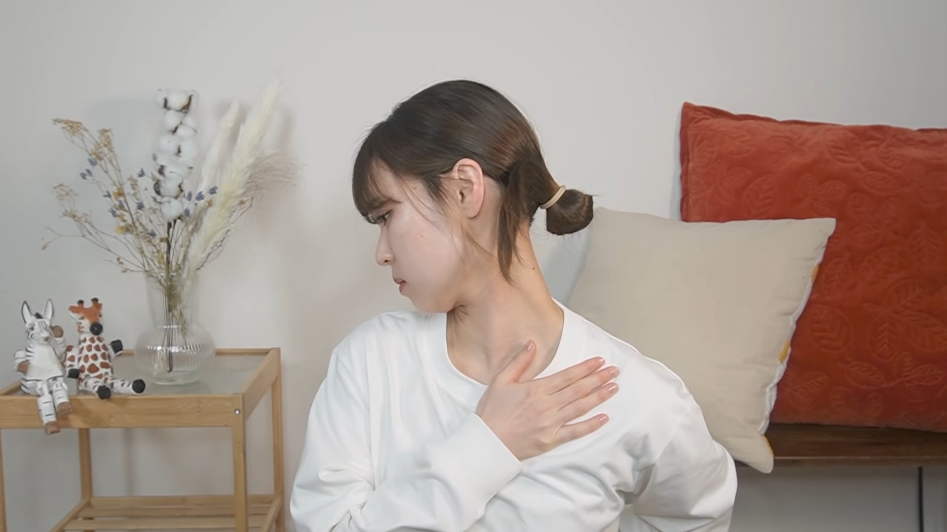 在過程中需要感受到鎖骨的拉扯，才算有效。