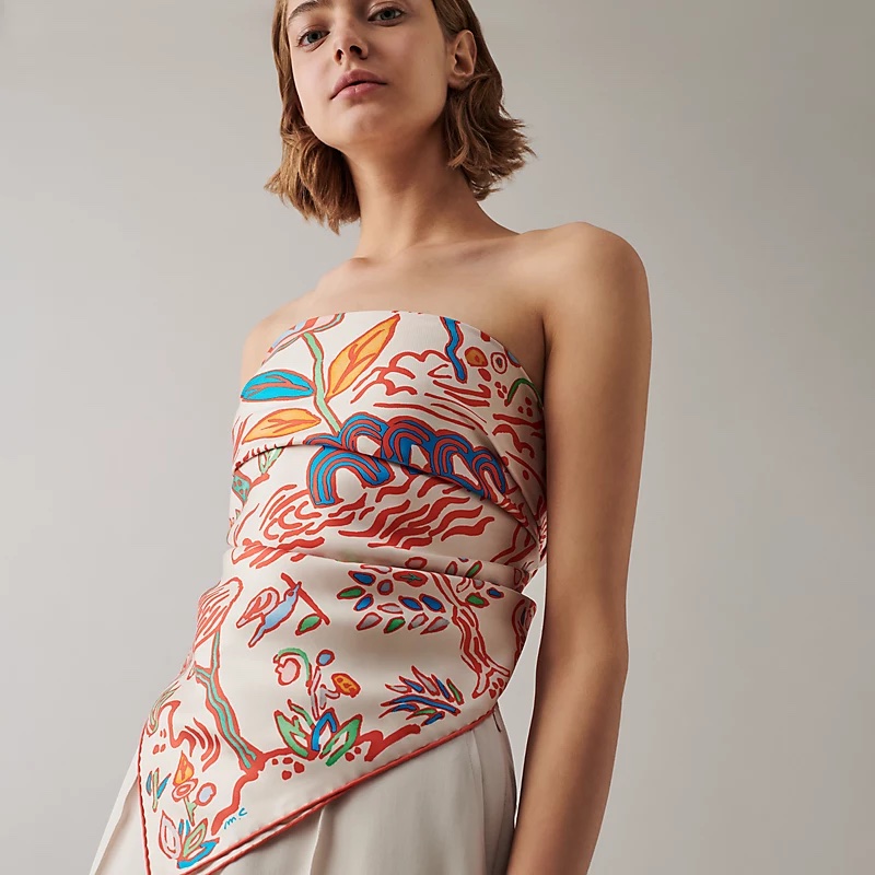 絲巾不只可以當作打扮的配角,也能成為主角